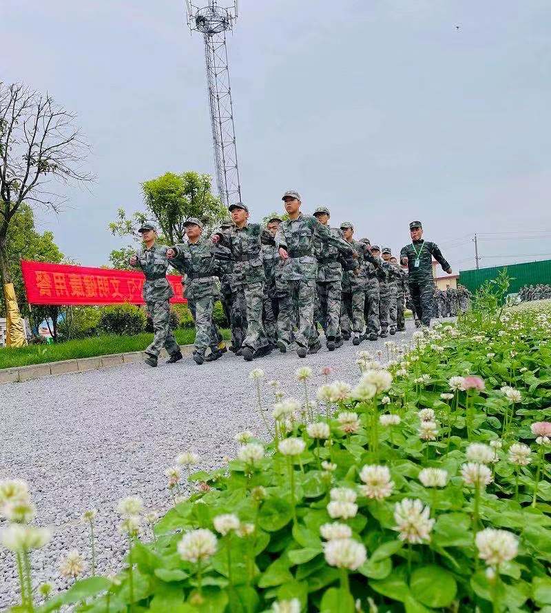 青少年特训学校带您了解家里的“叛逆”小孩(图3) 青少年特训学校带您了解家里的“叛逆”小孩(图3)