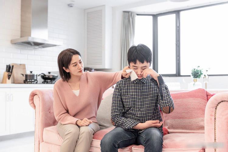 女孩在叛逆期要如何沟通？叛逆孩子学校给家长提五点要求