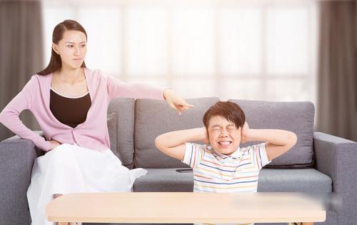 小孩叛逆脾气大，家长这样引导更管用。