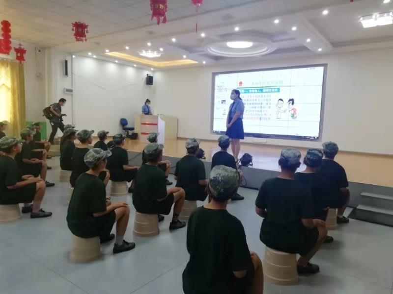 热烈欢迎汉川市人民检察院领导莅临我校开展法制教育活动