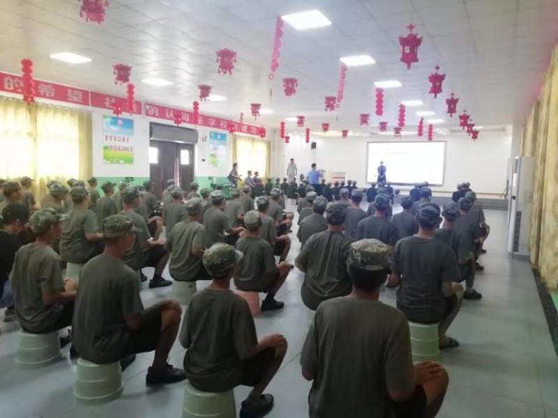 热烈欢迎汉川市人民检察院领导莅临我校开展法制教育活动