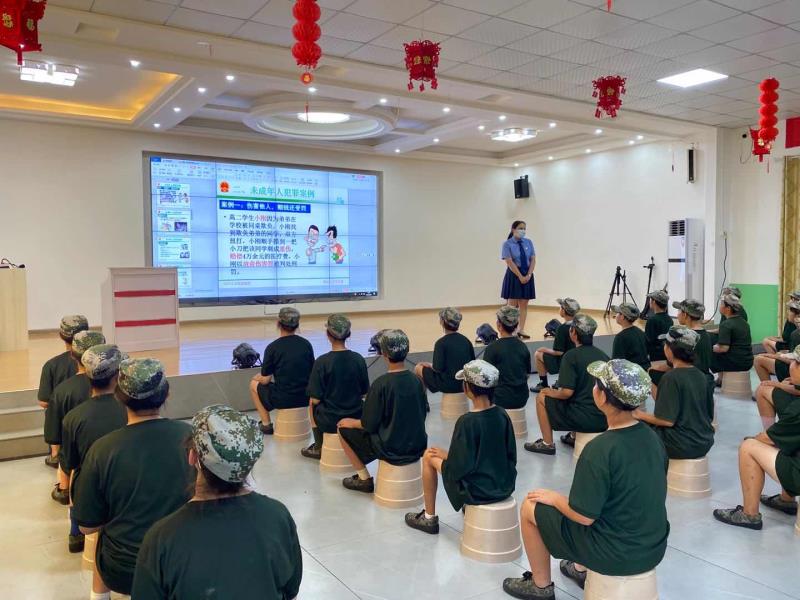 热烈欢迎汉川市人民检察院领导莅临我校开展法制教育活动