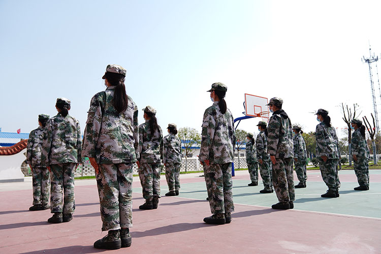 疫情期间女生班军训课程
