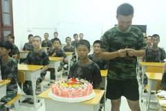 在校学生举办不一样的生日宴会