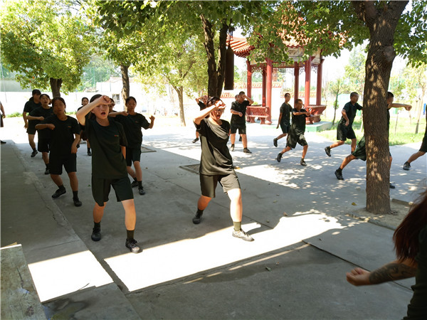 启德叛逆孩子学校开设军体拳训练课程