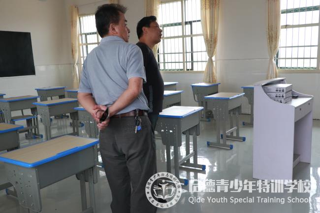 热烈欢迎市教育局领导莅临我校指导工作