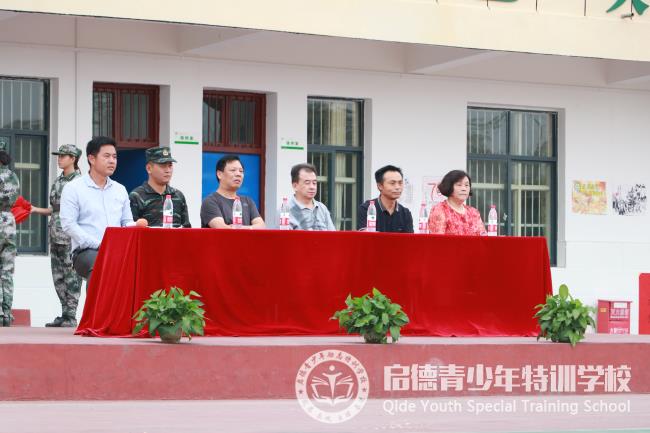 热烈欢迎市教育局领导莅临我校指导工作