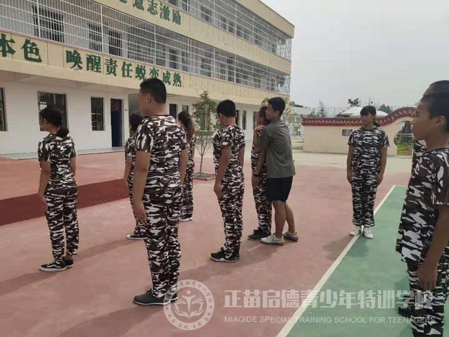 启德叛逆孩子学校新生班军训课程(图2) 启德叛逆孩子学校新生班军训课程