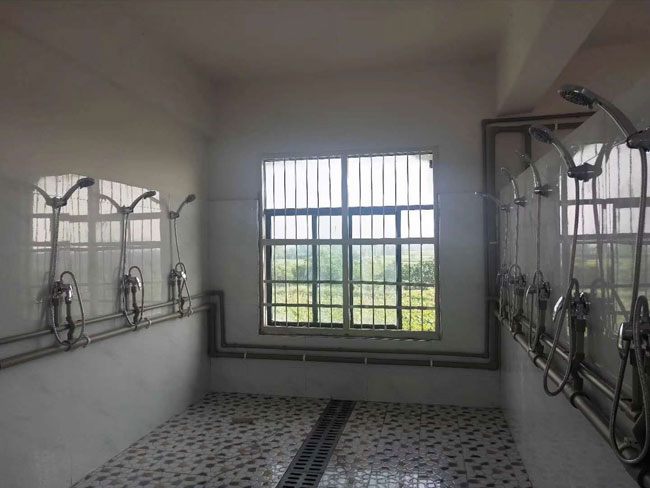 启德青少年特训学校湖北校区规划建设中 尽请期待(图5) 学生集体浴室