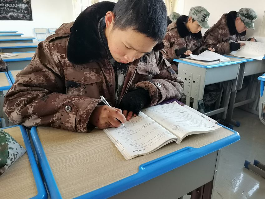 管教叛逆孩子学校建议家长怎么做呢?(图3) 管教叛逆孩子学校建议家长怎么做呢?(图3)