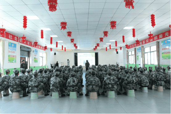 问题青少年管理学校解析关注青春期孩子的自卑心理(图2) 问题青少年管理学校解析关注青春期孩子的自卑心理(图2)