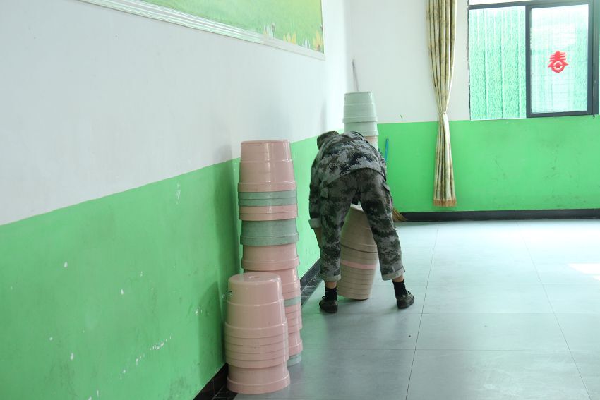 叛逆孩子军事训练营分析孩子的坏脾气是谁助成的？(图2)