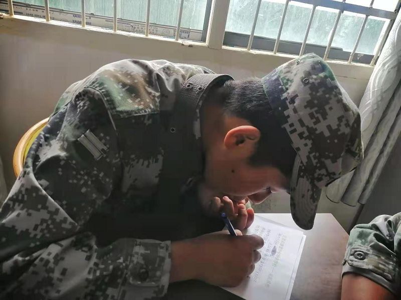 收到叛逆孩子的来信,家长热泪盈眶(图1) 收到叛逆孩子的来信,家长热泪盈眶(图1)