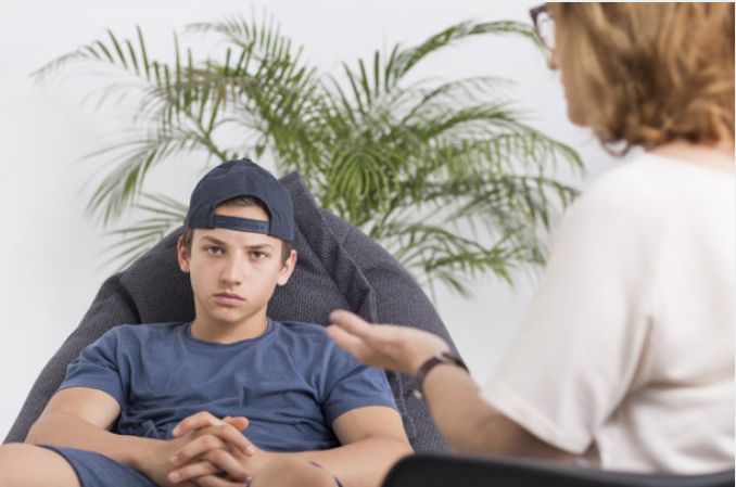 叛逆期孩子改造学校：16岁的孩子叛逆厌学、脾气暴躁怎么办(图1)