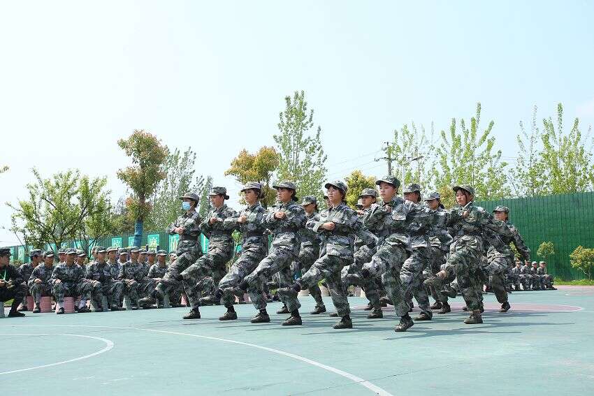 学校简介(图2) 学校简介(图2)